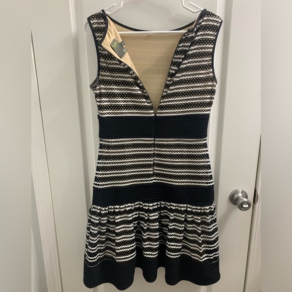 Taylor cute eyelet striped dress Size 6 - Picture 2 of 6
